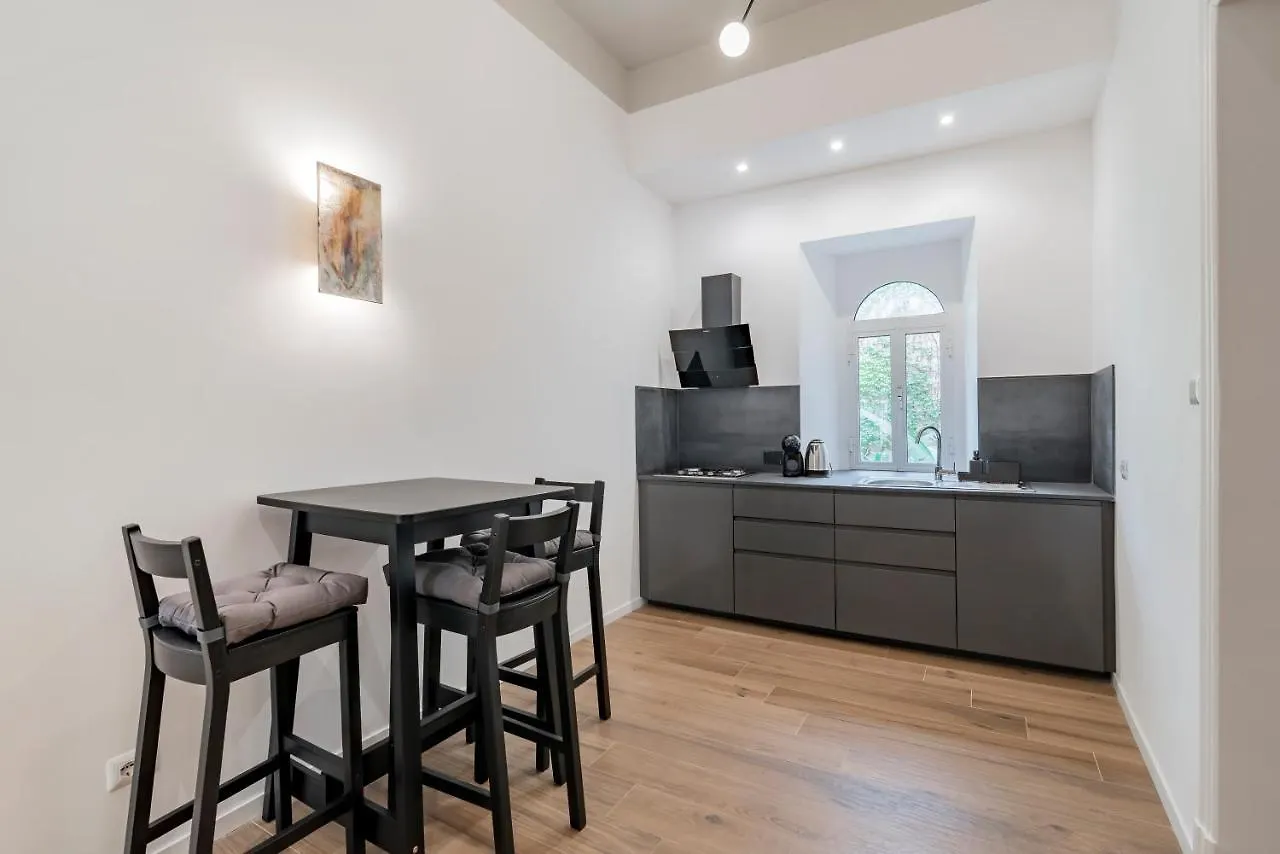 רומא Leo'S Colosseum - Private Apartments 0*,  איטליה