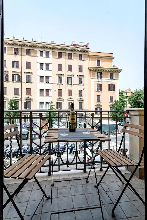 רומא Leo'S Colosseum - Private Apartments 0*,  איטליה