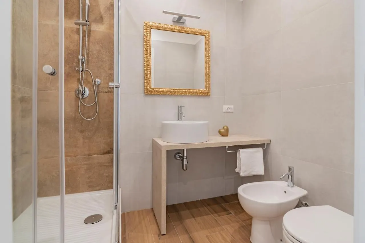 רומא Leo'S Colosseum - Private Apartments לינה וארוחת בוקר